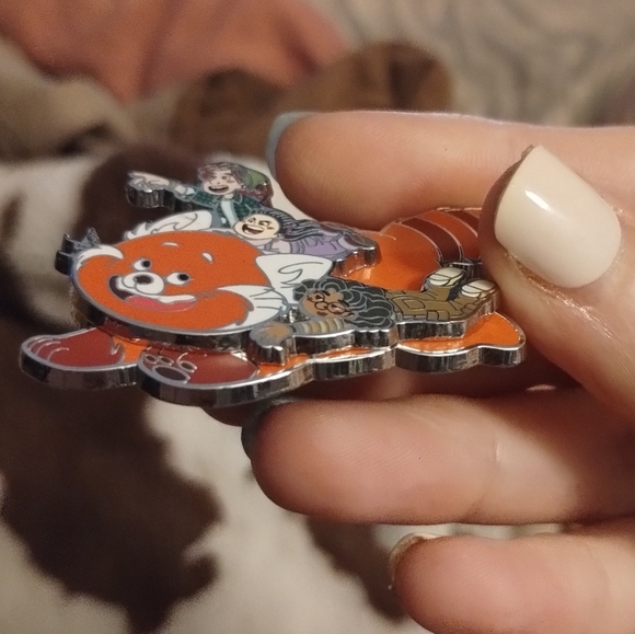 Disney Trading Pin Turning Red Mei-Mei and Friends Limited Edition Release - Picture 2 of 3